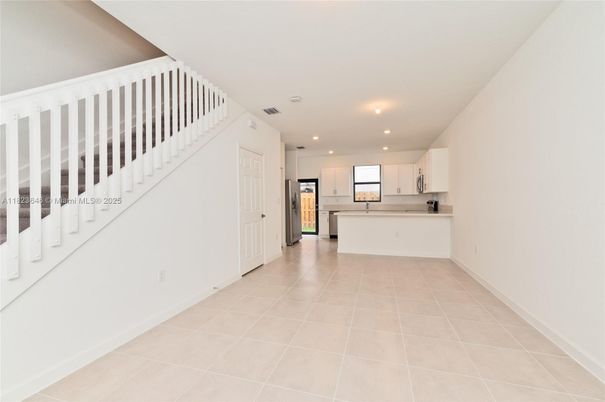 Empty room, Interior, Kitchen, Recessed Lighting
