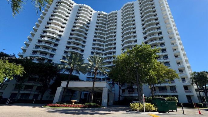 Exterior, Facade, Condo Building