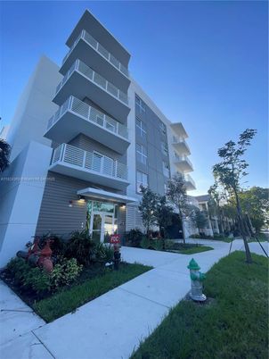 Backyard, Exterior, Facade, Condo Building