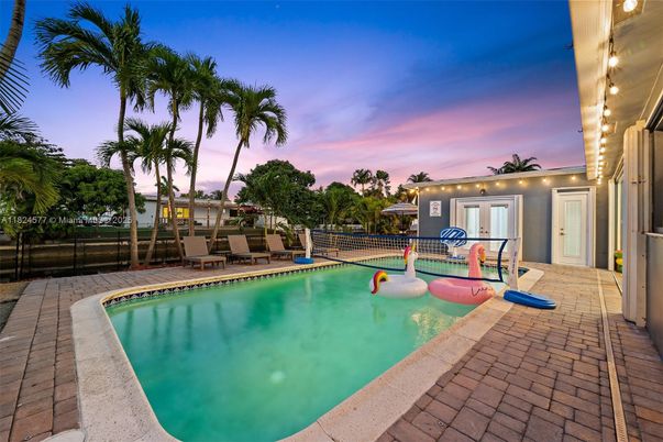 Exterior, Pool