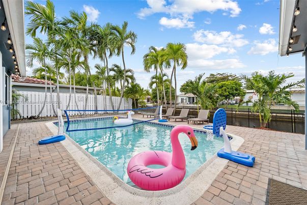 Exterior, Pool