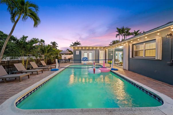 Exterior, Pool