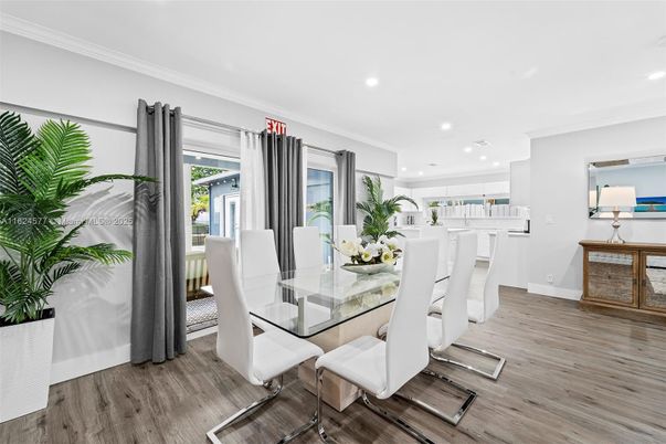 Dining room, Interior, Kitchen, Recessed Lighting, Wood Texture Flooring
