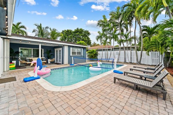 Exterior, Pool