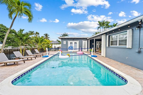 Exterior, Pool