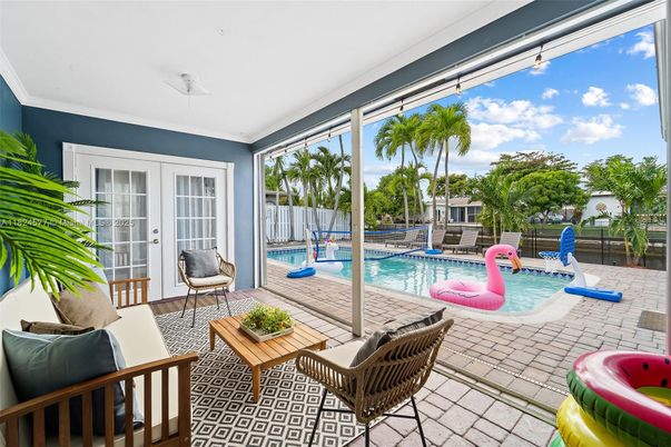 Exterior, Interior, Pool, Sun Room