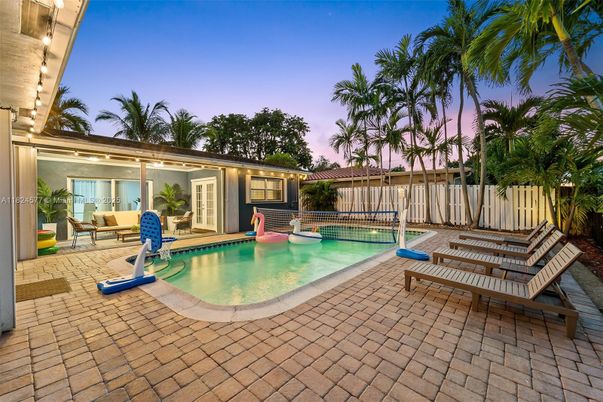 Exterior, Pool