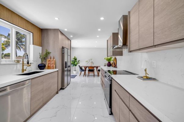 Dining room, Interior, Kitchen, Marble, Recessed Lighting, Stainless Steel Appliances