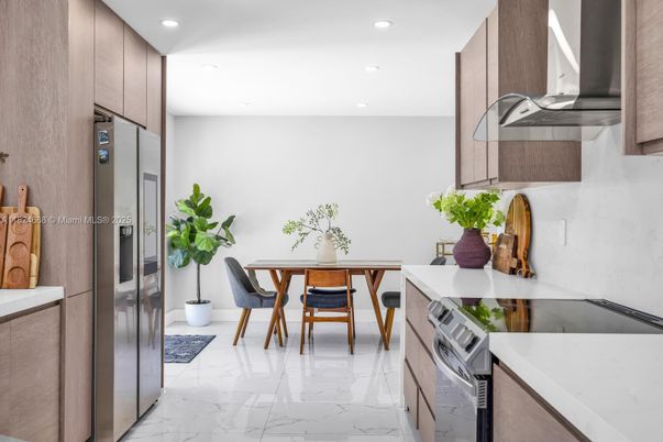 Dining room, Interior, Kitchen, Marble, Recessed Lighting, Stainless Steel Appliances