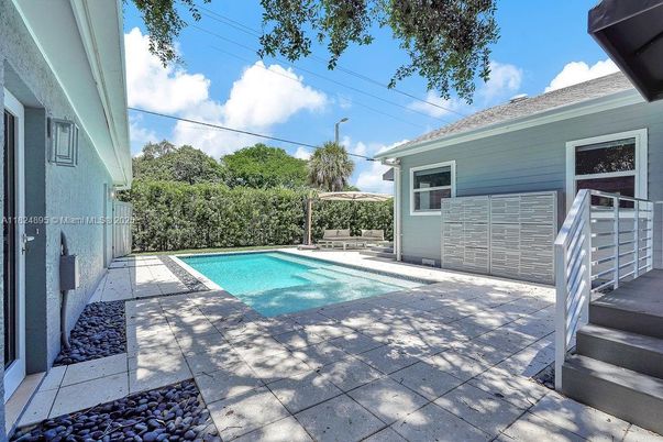 Exterior, Pool