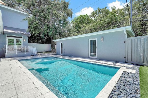 Exterior, Pool