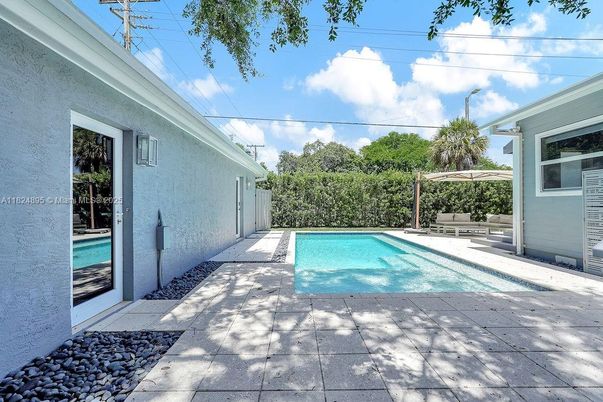 Exterior, Pool