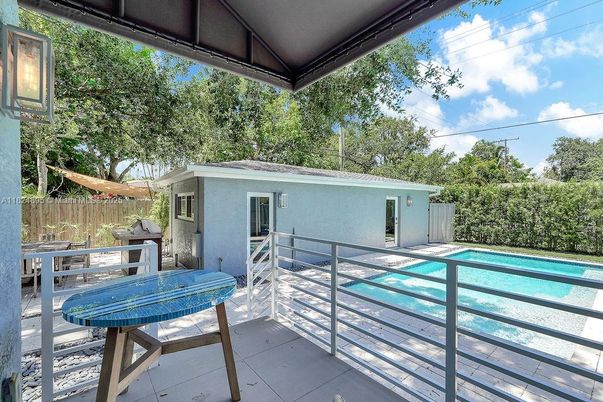 Exterior, Pool