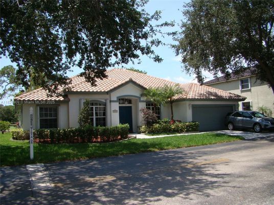 Attached, Exterior, Facade, Spanish Mediterranean