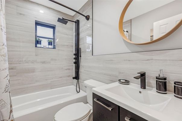 Bathroom, Interior, Recessed Lighting