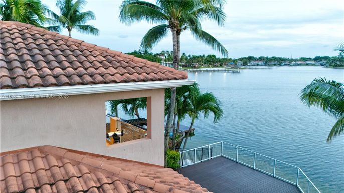 Exterior, Pool, Water