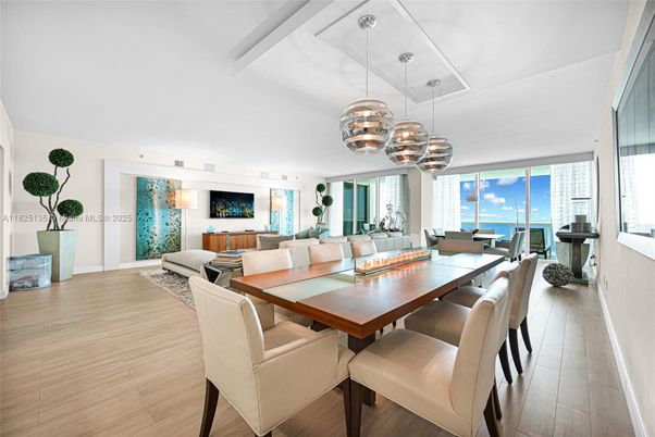 Chandelier, Dining room, Interior, Living room, Pendant Lights, Water, Wood Texture Flooring