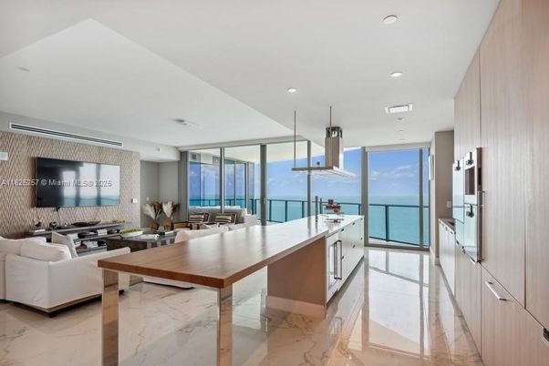 Interior, Kitchen, Living room, Marble, Pendant Lights, Recessed Lighting, Water
