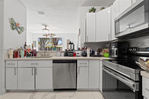 Interior, Kitchen, Marble, Stainless Steel Appliances