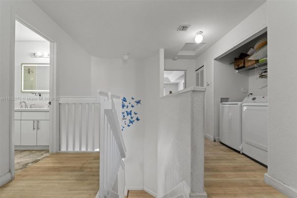 Interior, Washer, Wood Texture Flooring