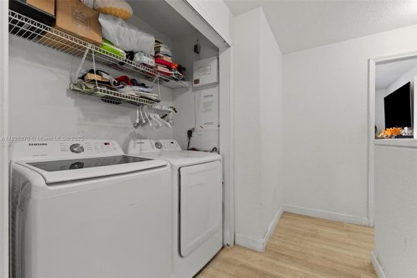 Interior, Utility Closets, Washer, Wood Texture Flooring