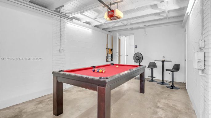 Billiard Table, Game Room, Interior