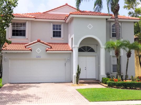 Attached, Exterior, Facade, Spanish Mediterranean