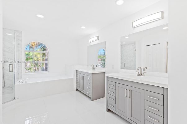 Bathroom, Dual Sink Vanities, Interior, Recessed Lighting