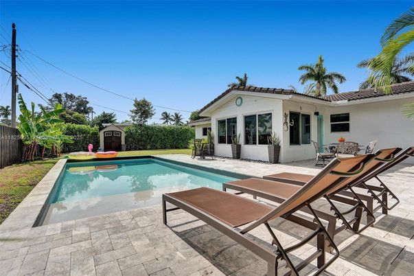 Exterior, Pool