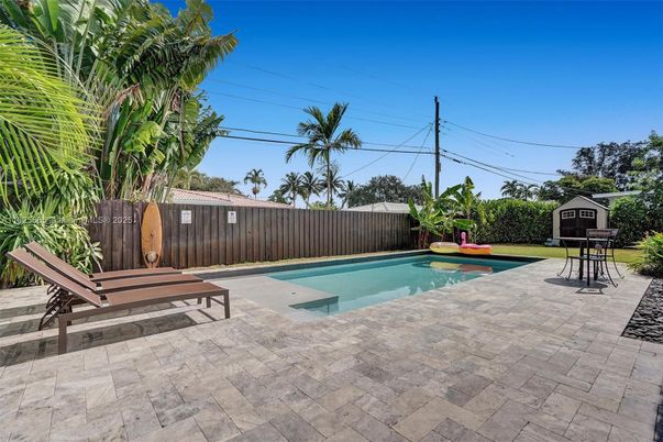 Exterior, Pool