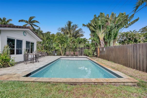 Exterior, Pool