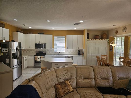 Dining room, Interior, Kitchen, Pendant Lights, Recessed Lighting, Stainless Steel Appliances