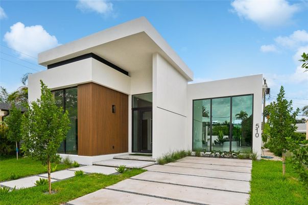 Backyard, Exterior, Facade, Modern