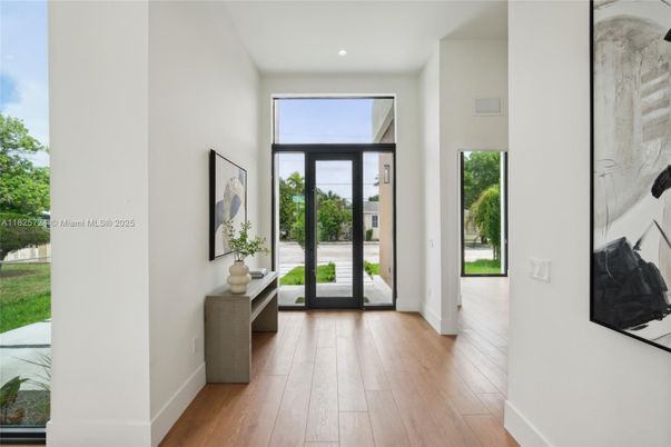 Interior, Recessed Lighting, Wood Texture Flooring
