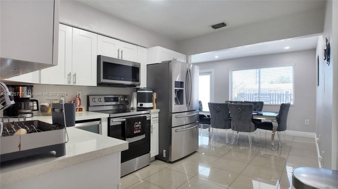 Dining room, Interior, Kitchen, Recessed Lighting, Stainless Steel Appliances