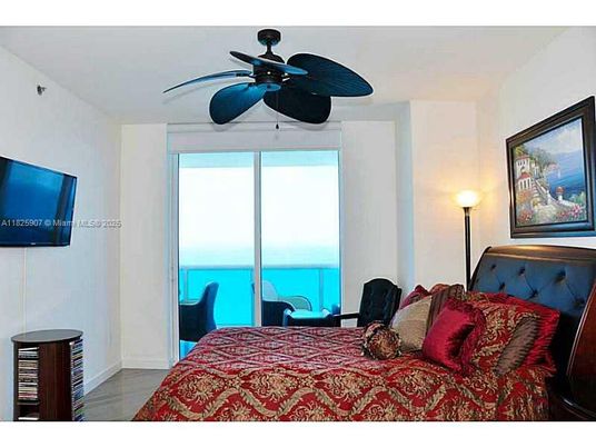 Bedroom, Interior, Water