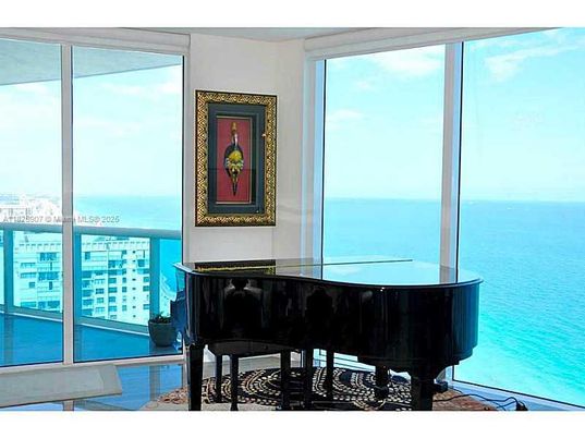 Interior, Piano, Water
