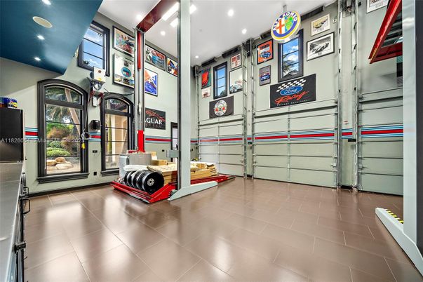 Fitness Equipment, Interior, Recessed Lighting
