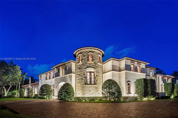 Exterior, Facade, Mediterranean