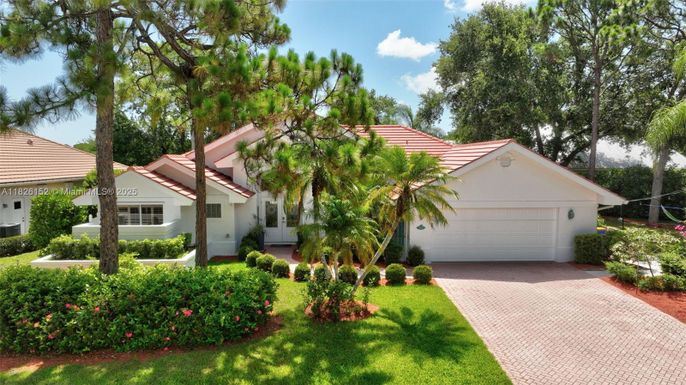 Attached, Exterior, Facade, Mediterranean