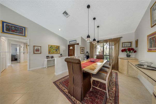 Dining room, Interior, Pendant Lights, Recessed Lighting