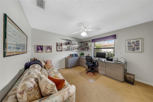 Home Office, Interior