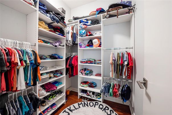 Interior, Walk-in Closets, Wood Texture Flooring