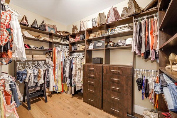 Interior, Walk-in Closets, Wood Texture Flooring