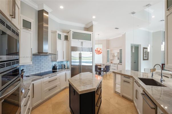 Dining room, Interior, Kitchen, Pendant Lights, Recessed Lighting, Stainless Steel Appliances
