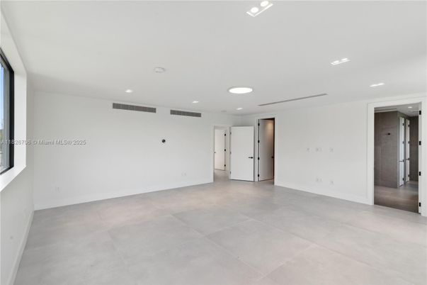Empty room, Interior, Recessed Lighting