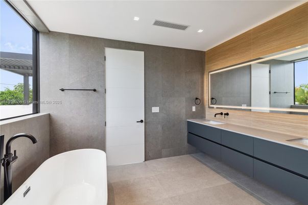 Bathroom, Dual Sink Vanities, Free Standing Baths, Interior, Recessed Lighting