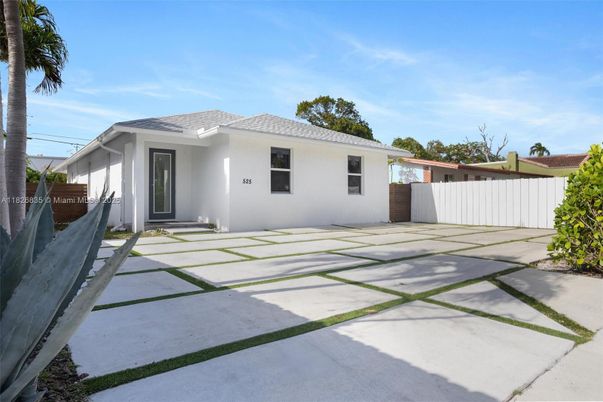 Backyard, Exterior, Facade, Ranch