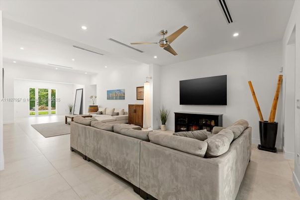 Fireplace, Interior, Living room, Pendant Lights, Recessed Lighting