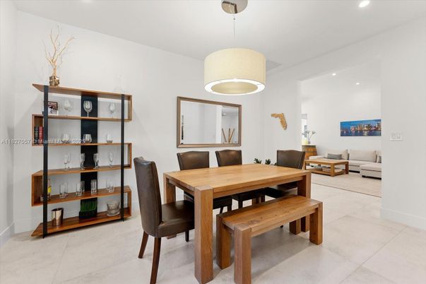 Dining room, Interior, Pendant Lights, Recessed Lighting